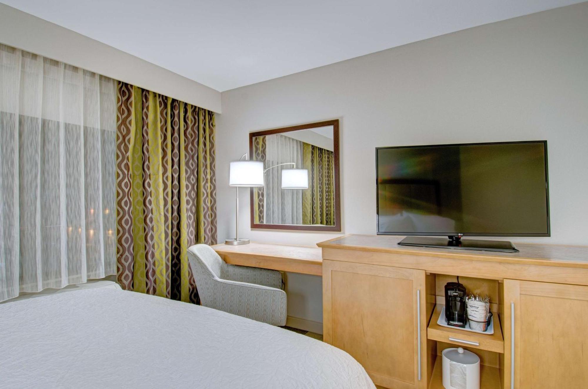 Hampton Inn Boston - Вестборо Екстер'єр фото