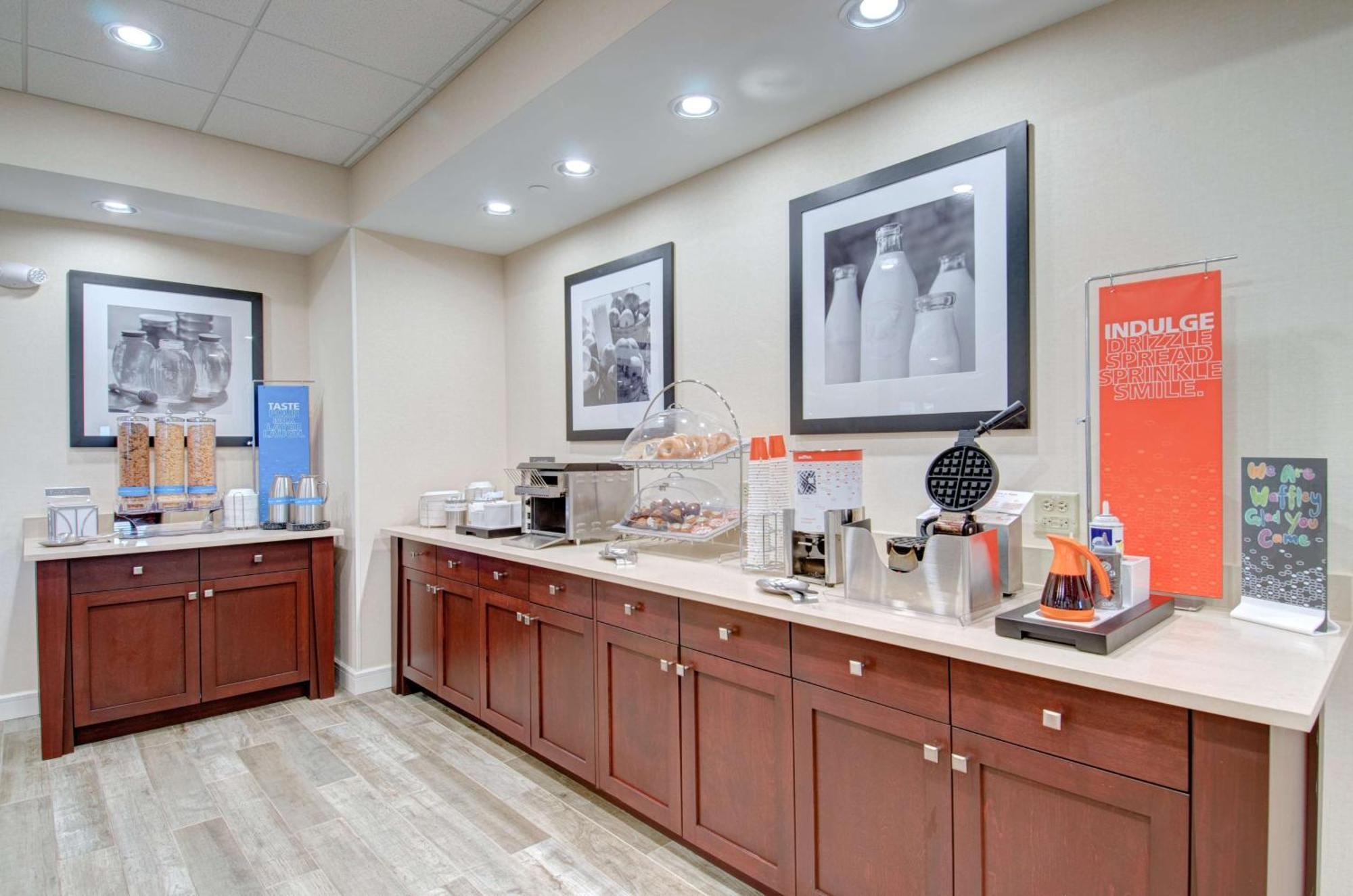 Hampton Inn Boston - Вестборо Екстер'єр фото